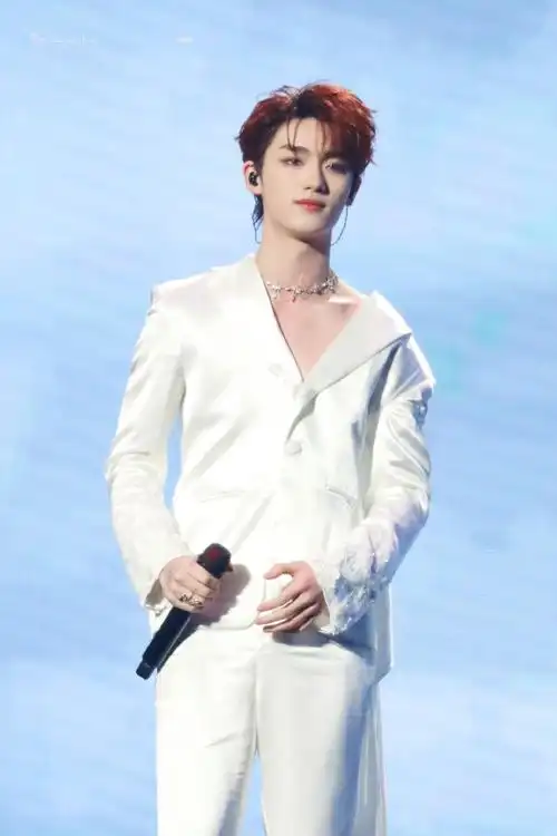 团叁重楼暨出道四周年演唱会#9899是天使鑫@时代少年团-丁程鑫