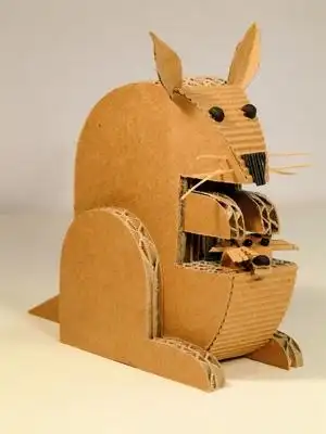 瓦楞纸袋鼠,太传神了.