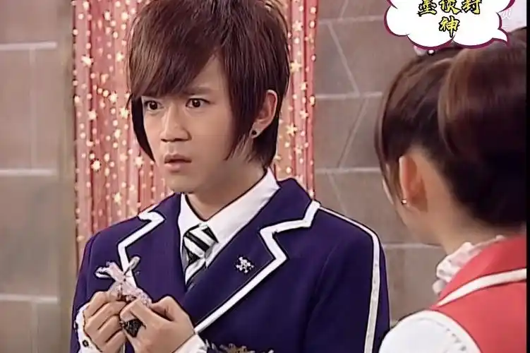 小芙蝶居然让拳霸吃艾瑞克剩下的巧克力心疼拳霸学长