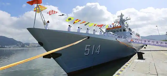新型护卫舰六盘水舰入列 - 中国军网