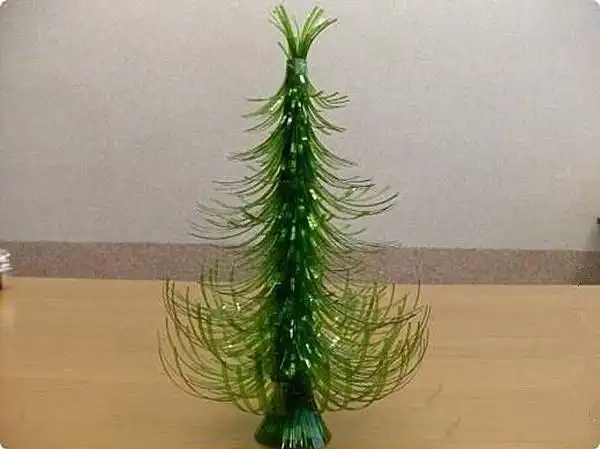 用塑料瓶做圣诞树废旧塑料瓶手工制作的方法教程