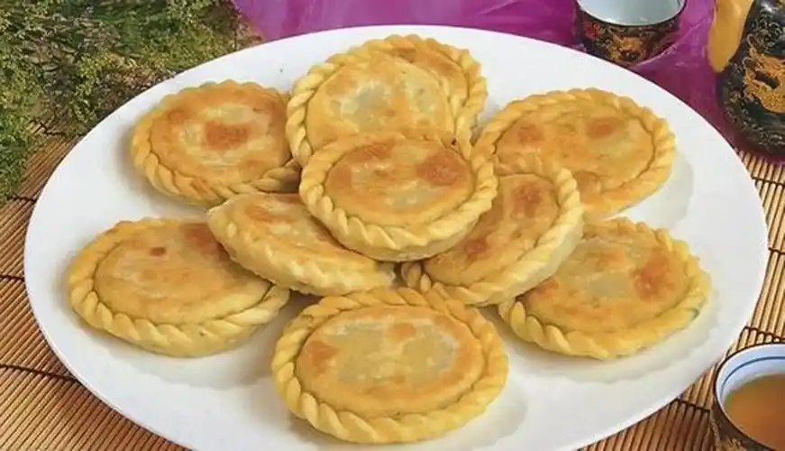 在没听过哈达饼的时候,就知道哈达是蒙古族最有特色的礼服.