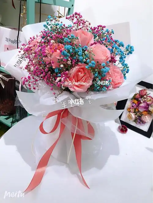 戴安娜配蓝色粉色满天星好清新