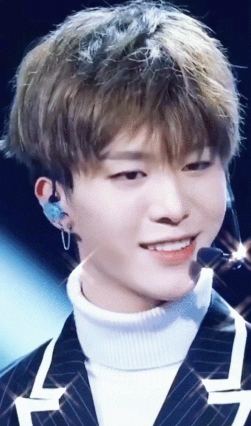 如玉山上行,光映照人——范丞丞笑容合集