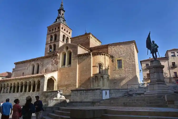 圣马丁教堂,一个罗马摩尔式建筑,十分别致.