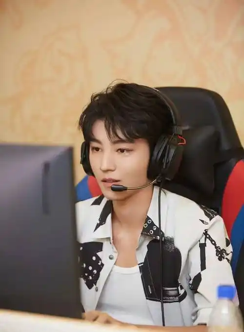 男演员提分手被揍?王力宏正式复出?王俊凯解约单飞?_公司_因为_女方