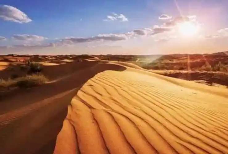 1意思:指太阳火辣,烈日炎炎,骄阳似火的意思.