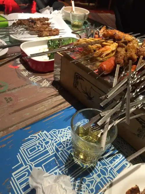 喝酒吃烧烤吹牛逼,就差你