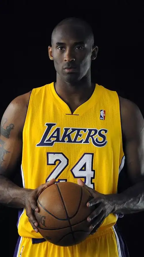 科比布莱恩特帅气球服写真图片