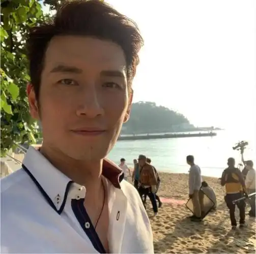 tvb男星袁文杰宣布迎娶二婚女友,曾因母亲离世无限期搁置婚事