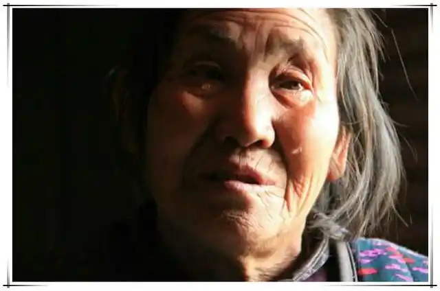 独生子女家庭的父母,老了会羡慕多子女家庭吗?听听过来人怎么说