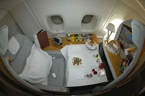 阿联酋航班a380经济舱_空客a380经济舱