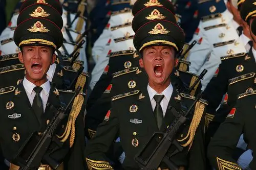 见证胜利日大阅兵——(摄影 王正坤)