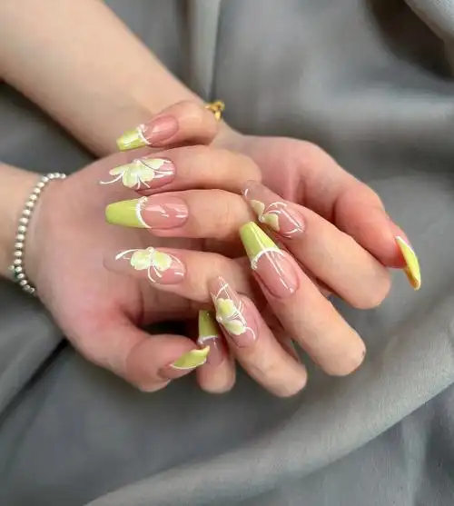 浅画一个小花花▏适合春夏的仙气美甲