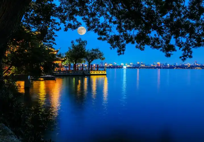 总相宜——游杭州 写美篇                                平湖秋月