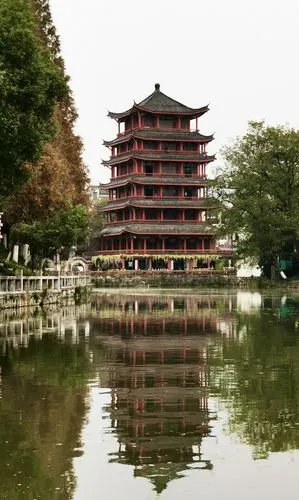 三河古镇标志性建筑,号称"江淮第一阁"的望月阁,又名国粹楼,高37米,为