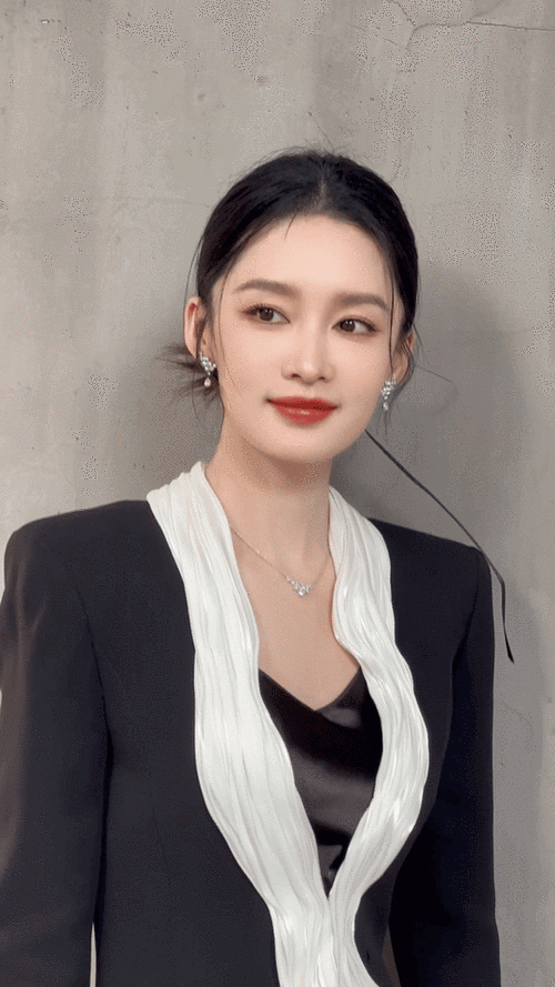 李沁千金回国妆