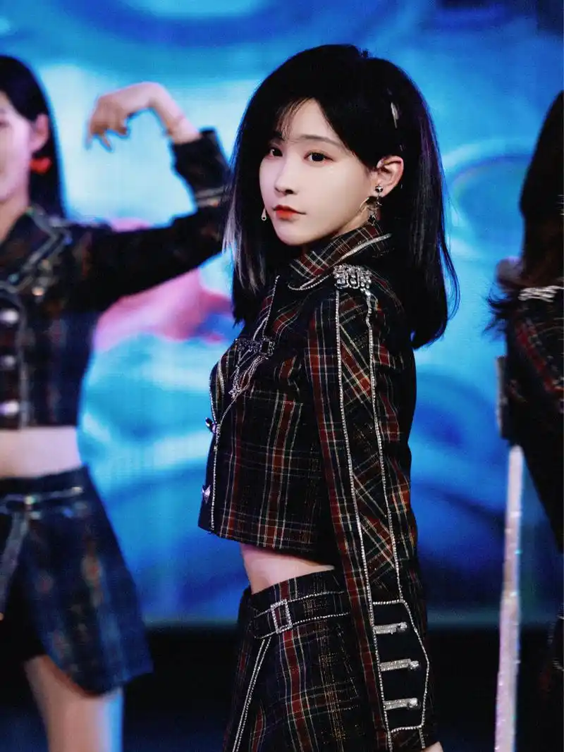 snh48王晓佳:各种舞台照片