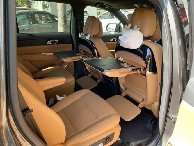 理想one新款第二代小桌板带无线充脚拖