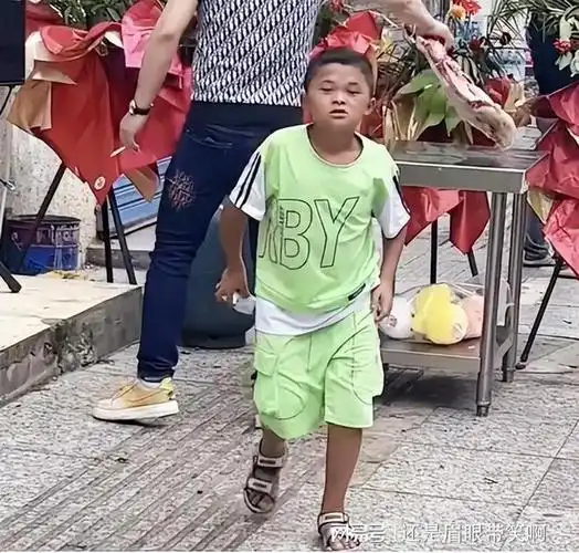 曾火爆全网的范小勤,流量散去后被送回农村,现状太凄凉|网红|太子爷