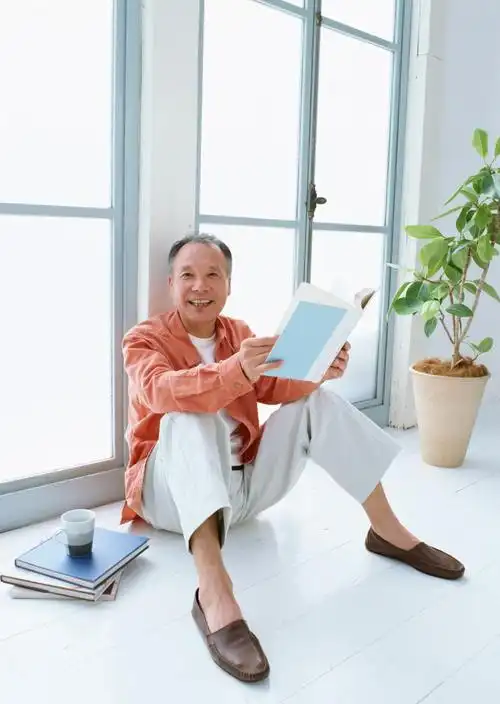 老年人室内休闲图片 第66张 尺寸:1547x2180 (天堂图片网)