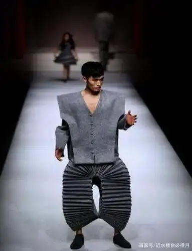 无解的脑洞,盘点各种奇葩时装秀:最后一张的设计师是日本的吗?