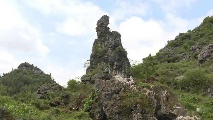 【文明盘州】探寻丹霞镇铁厂村"石将军":一尊奇石