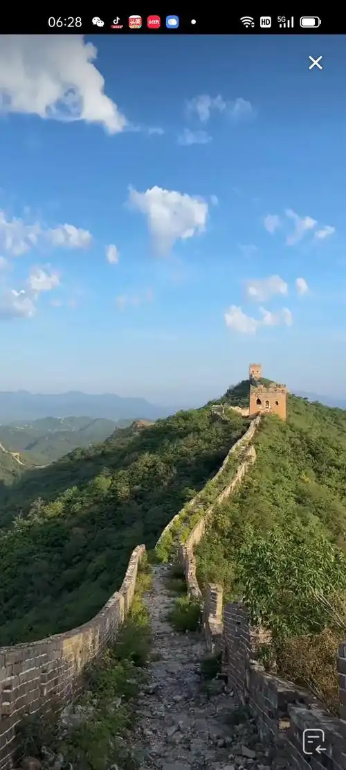 万里长城金山独秀#云淡风轻,蓝天白云金山岭风景如画. - 抖音
