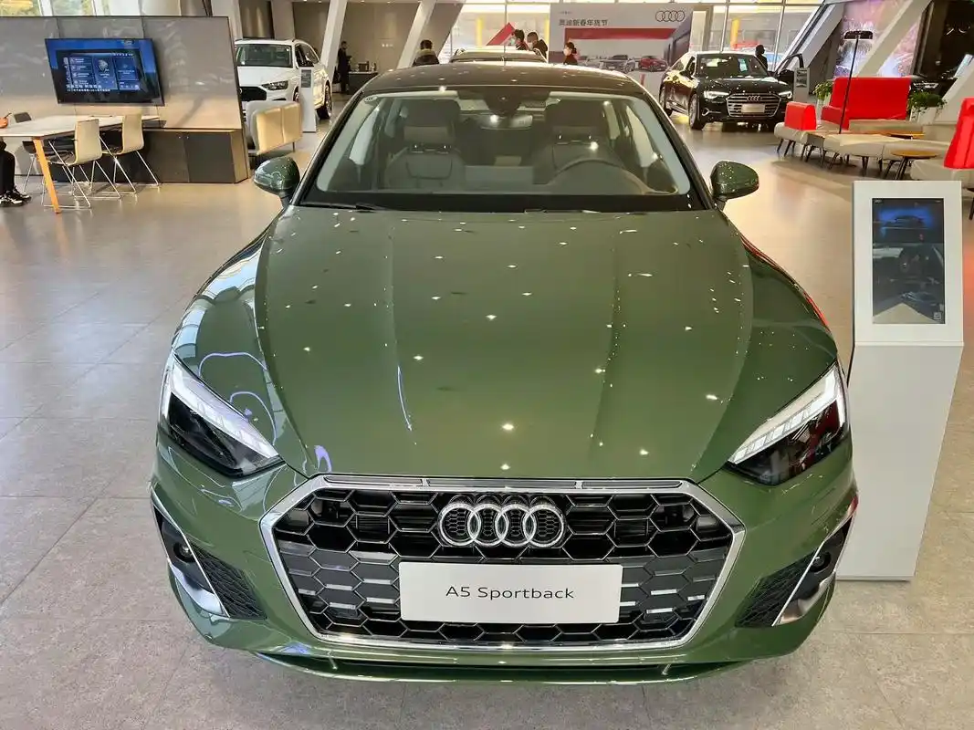 奥迪a5耀夜绿有现车落地40x快冲