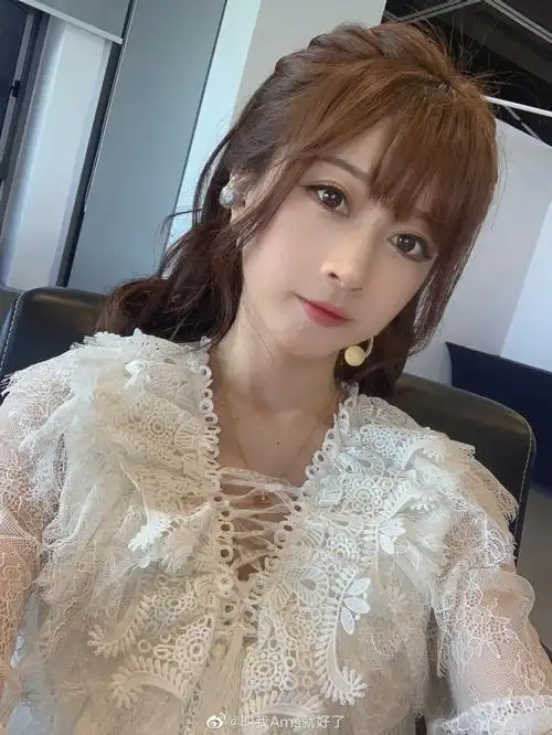 dota2主持ams晒照你喜欢美颜的还是不美颜的呢