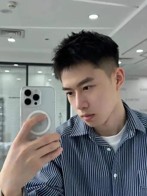 男生的发型,初夏就剪这3款,清爽干净显帅气|中分|发蜡|侧分短发_网易