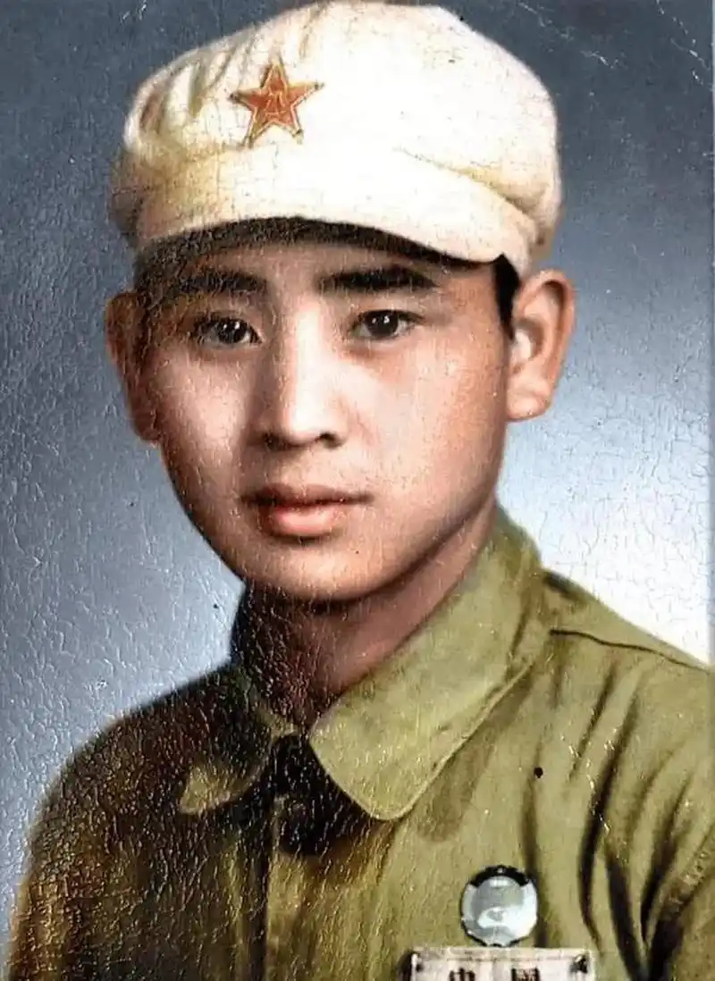 图为台湾籍泰雅族解放军战士田富达老爷子年轻的照片;田富达是台湾