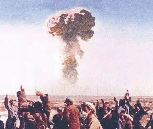 不忘初心红色贵阳为了原子弹爆炸我来到罗布泊