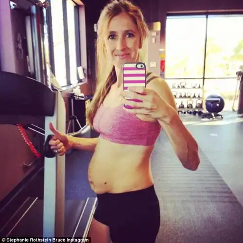 邮报》3月22日报道,近日,美国亚利桑那州32岁的女长跑运动员斯特凡妮