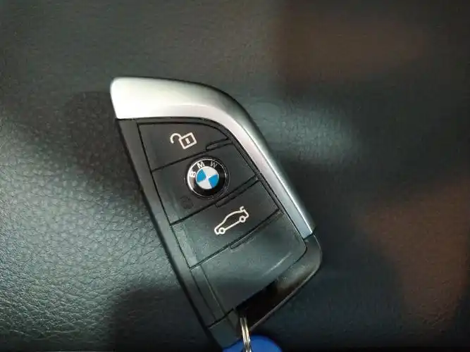 宝马x2 20i [进口] 2018款 1.5t 自动 m越野套装