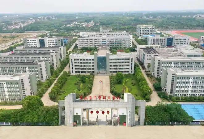 罗山县中等职业学校选择职业学校成就出彩人生