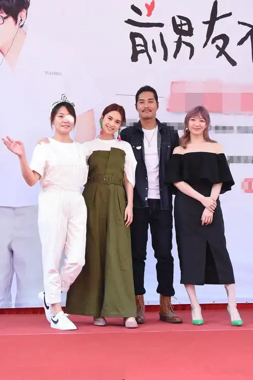 杨丞琳只是把阔脚裤提到胸口,就腿长1米8,161cm的身高是假的吧