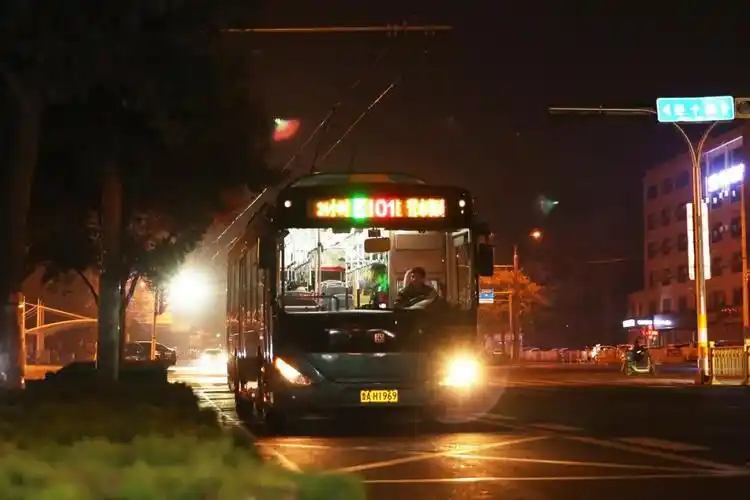 安全讲堂|公交车夜间行车注意事项