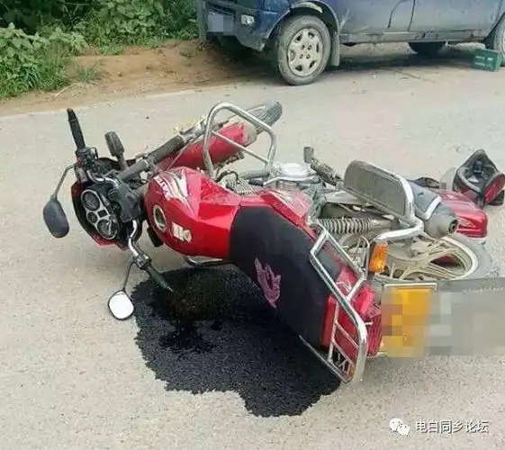电白2辆摩托车发生车祸,奇葩的是司机都喝醉了!