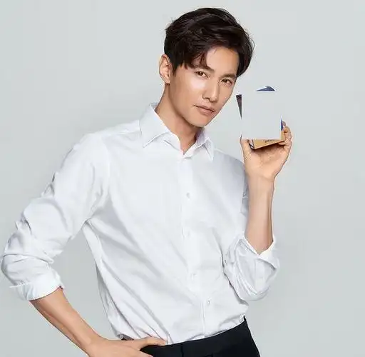 44岁元斌近照公开11年不拍电影魅力不减和以前一样年轻帅气