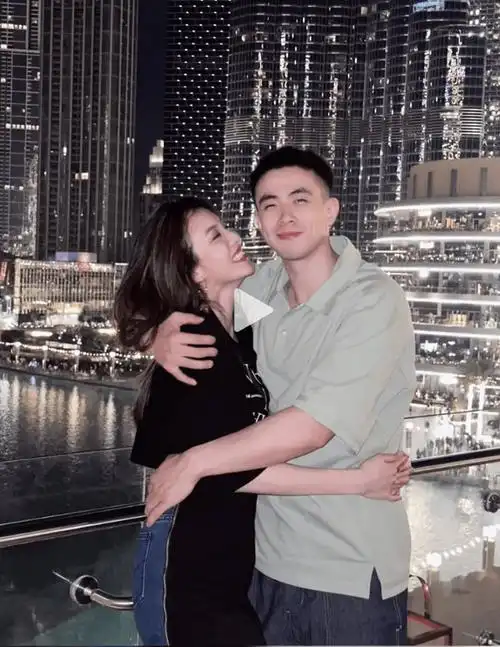 赵继伟王君瑞迪拜秀恩爱,享受顶级美食,随行美女抢镜_辽篮_旅游_感觉