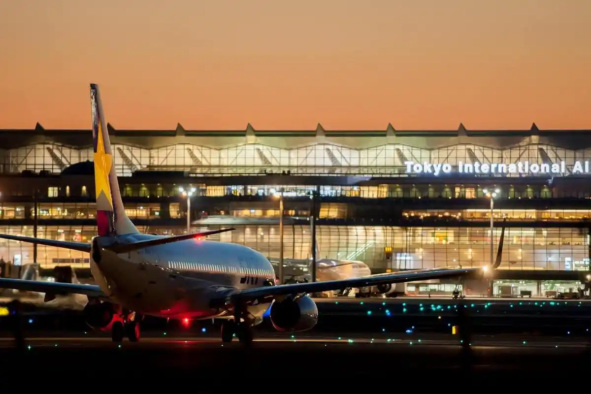 所以这在日本成了一个传奇,说成田机场是离婚率最高的机场.