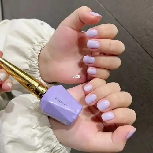 奶呼呼的香芋紫美甲