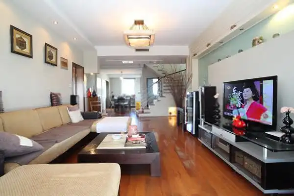 佳运公寓,5室3厅,交通便利,配套完善