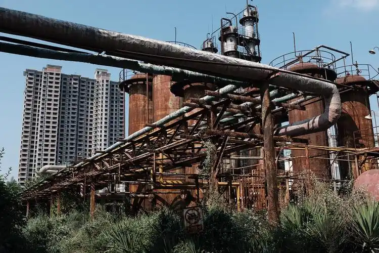 「废弃化工厂」