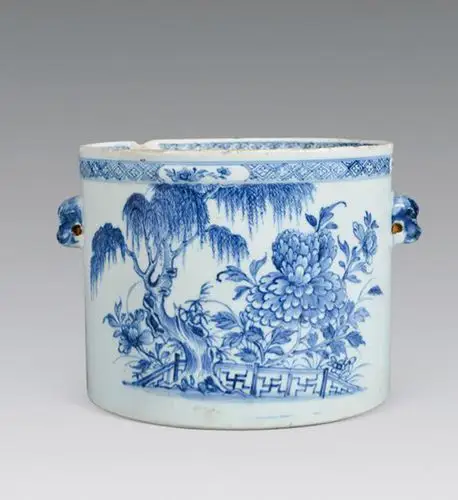 清乾隆 青花花卉双兽耳笔筒