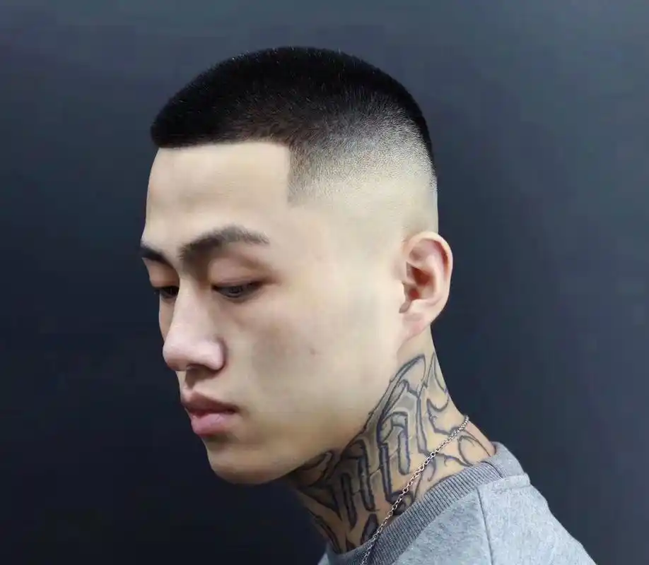 男生夏季最帅发型之一 寸头 圆寸 男生夏季最帅发型之一 寸头 圆寸