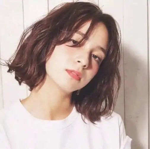 短发 波浪 发型