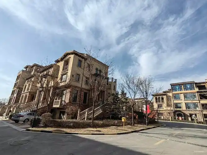 别墅红本满二,绿地山鼎庄园二手房,376万,5室3厅,4卫,350平米-太原