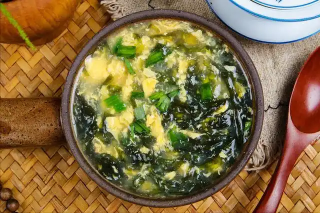 做紫菜蛋花汤,紫菜用不着下锅,教你地道做法,紫菜汤又鲜又香